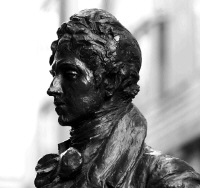 statue
